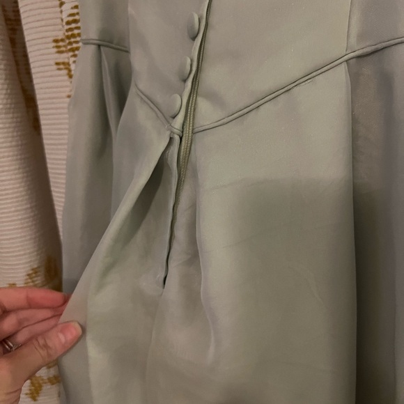 Beautiful green vintage gown. Buttons down back 😍 - Picture 6 of 10